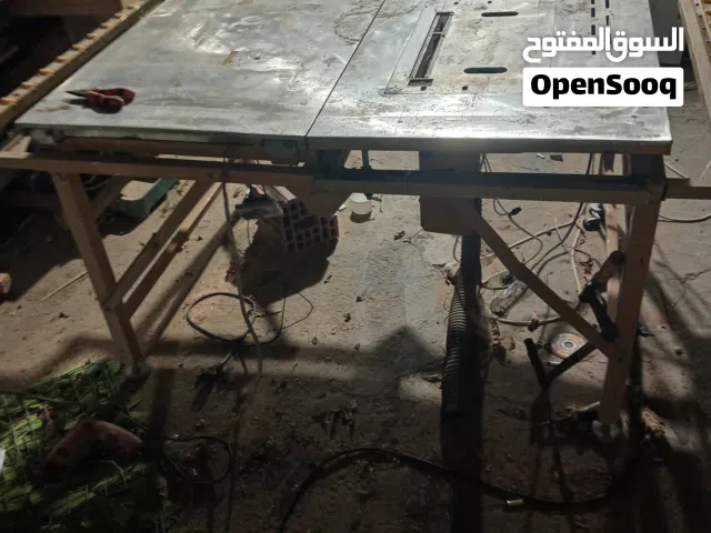 ميز منشار +فريزة جديد مستعمل شي قليل +مكينة شريط ام دي اف شغالة وبحالة جيدة جدا