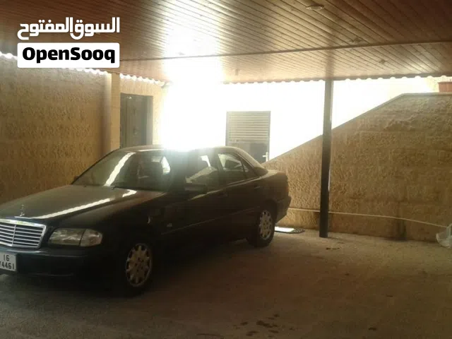 فيلا استثمارية بموقع استثماري للبيع 6 غرف نوم و بركة سباحة-ضاحية الرشيد خلف مستشفى الجامعة