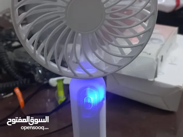 مروحه تلات سرعات عشان المذاكره + استاند لي التلفون و + نور