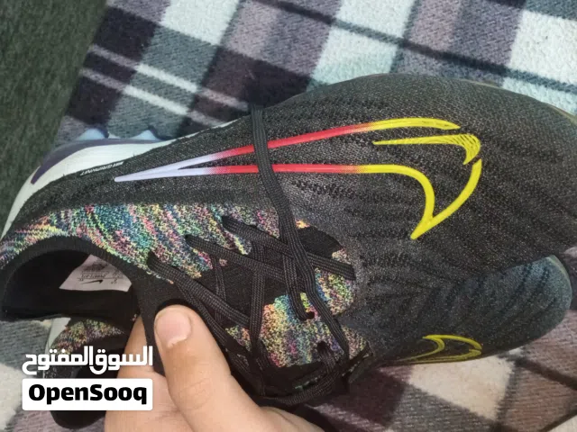 حذاء كرة قدم Nike أصلي شبه جديد بحالة ممتازة جدًا  شوف الوصف