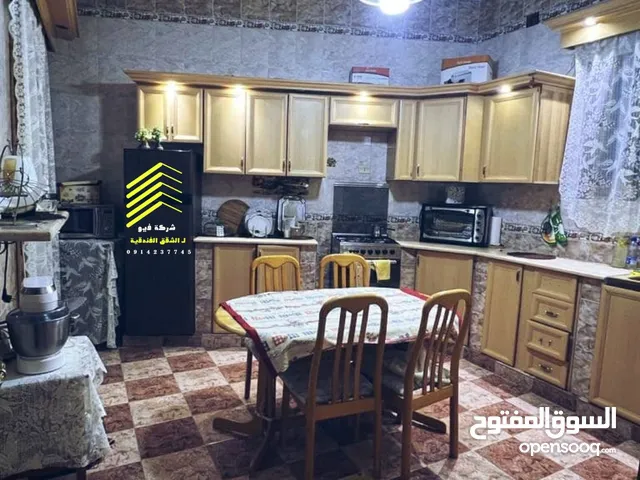 شقة حجم كبير للايجار اليومي فرش تام وسط طرابلس متوفره الان بسعر ممتاز