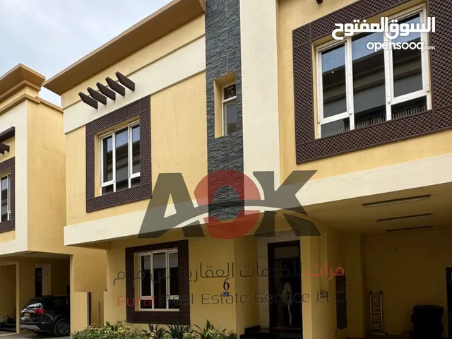 فيلا راقية للإيجار مجمع سكتي في السيب