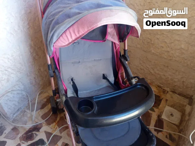 عربة اطفال وسرير امربكي وفرشة مستعمله