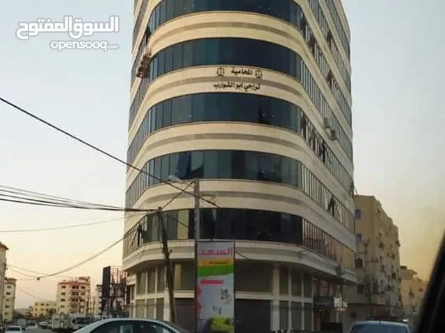 مكتب للايجار في جنين دوار الداخلية مطل على الشارع العسكري تشطيب سوبر ديلوكس يوجد ماء وكهرباء