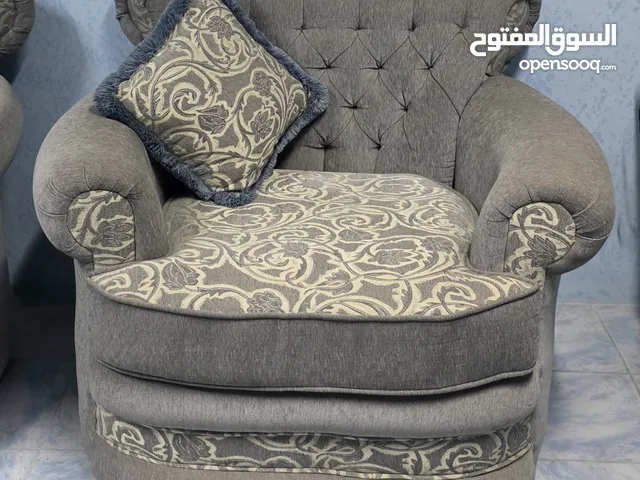 5 كراسي للبيع بحالة ممتازة جداً