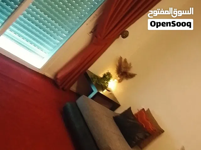 موكيته تقيله ومبطنه وبر عالي + برداي نص نفس اللون + 4 وجوه قرن لون كرميدي