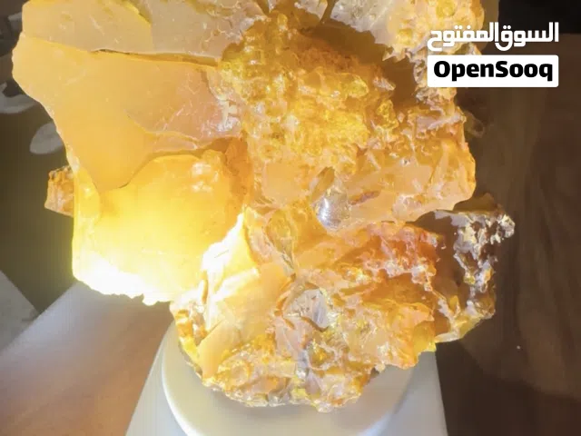 كهرمان خام الوزن نوادر 2.870 كيلوا جرام