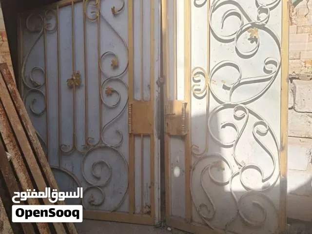 باب كراج طلاكتين قياسه طول 3 وربع والارتفاع 2 وربع