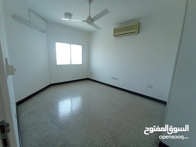 130 m2 3 Bedrooms Apartments for Rent in Muscat Al Khuwair