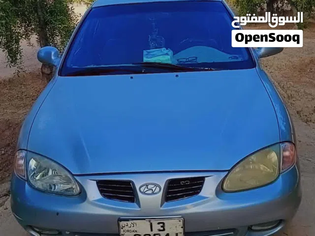 1999 هيونداي افانتي Standard