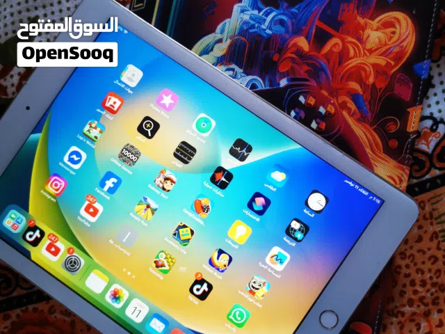 ايباد 5 ذاكرة 32 جيجا اللون ذهبي حالة جيدة مع كفر وحماية مبدل باغة فوق فقط