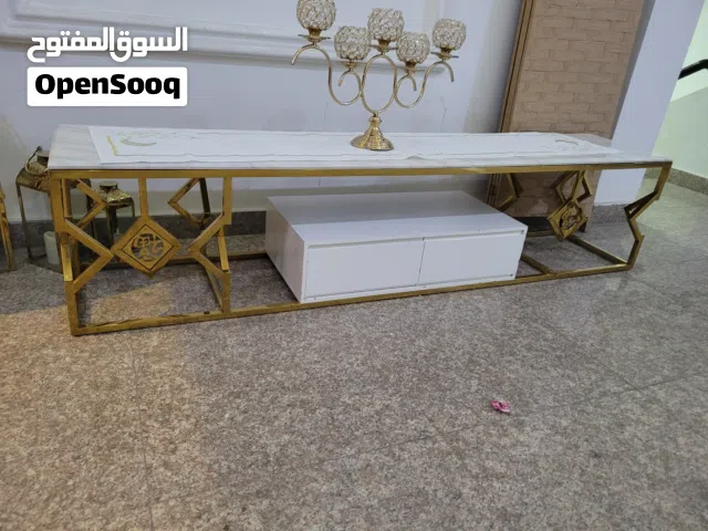 طاولة تلفزيون