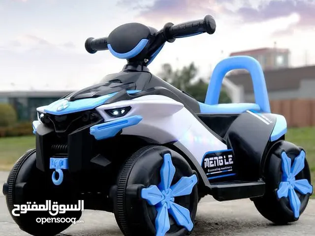 سيارة أطفال كهربائية متوفر باللون الازرق معاها موسيقى بتشتغل عن طريق الشحن