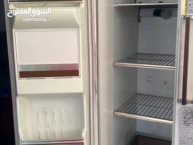 ثلاجه مع فريزر