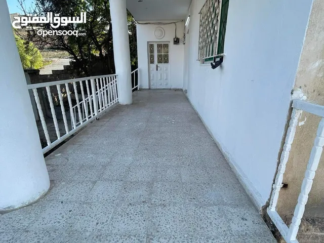 120 m2 4 Bedrooms Apartments for Rent in Zarqa Graisa