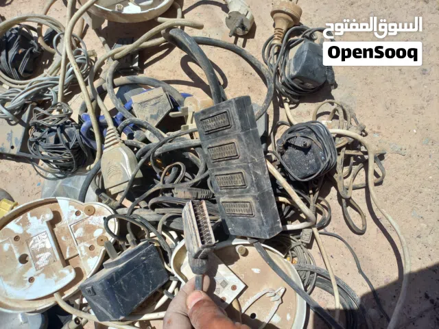 محولات وكيبلات واجهزه قديمه ما اعرفهن مال شنو