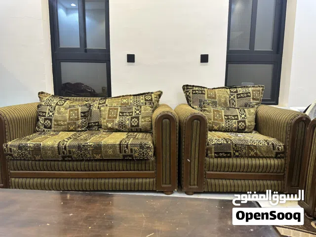 Used Sofa table and carpet For FREE