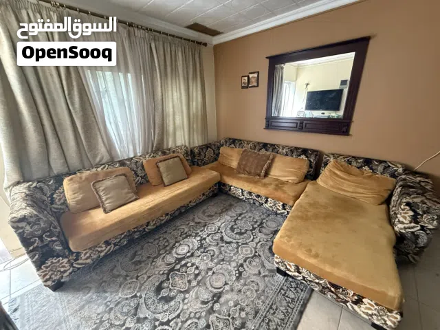 للبيع طقم كنابايات ومكتبه و  تسريحه مع مرايه و 2 كومودينه