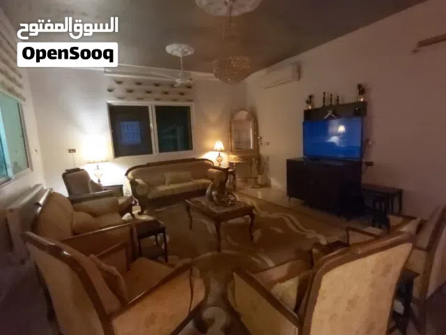 طقم كنب ضيوف مع سجادتين نفس النقشة