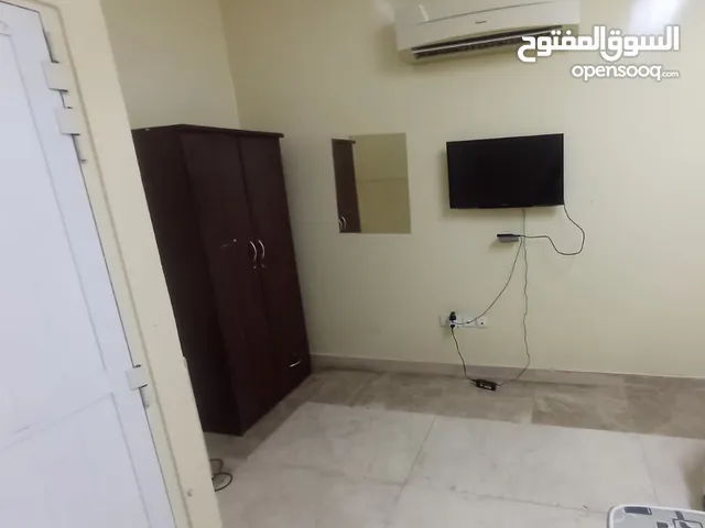 غرفه وحمام مفروش بجوار سعيد بن تيمور شامل كهرباء ومياه وانترنت