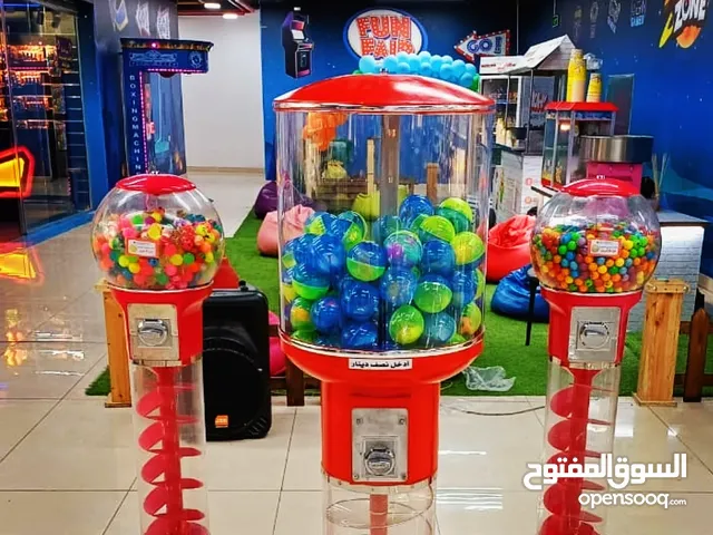 ماكينة العلكة والطابات والمصاص