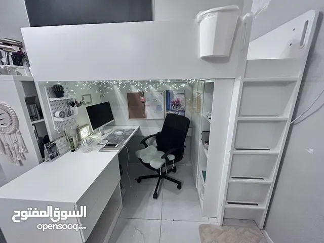 سرير و مكتب من ايكيا و مرتبة في الظهران