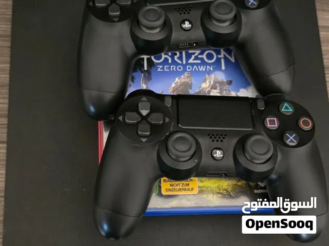Ps4 بحالة جدية جداً مع ايدين اصلية و حقيبة كاملة للجهاز و سيدين العاب و معدل 1 تيرا