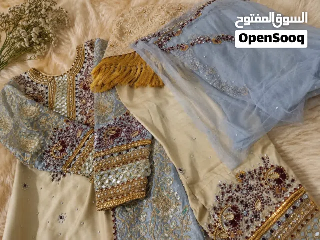 للبيع لبسه عمانيه + بلوشيه + فساتين + اقرا الوصف