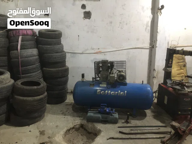 عده وميكنيه قوميسته نضيفه للبيع