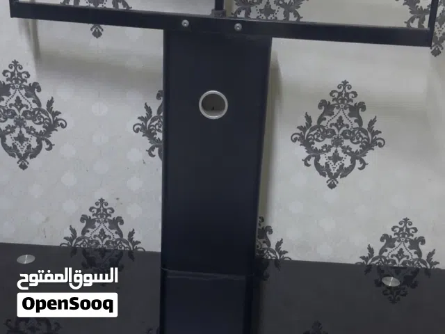 طاولة تلفزيون استعمال بسيط جداً