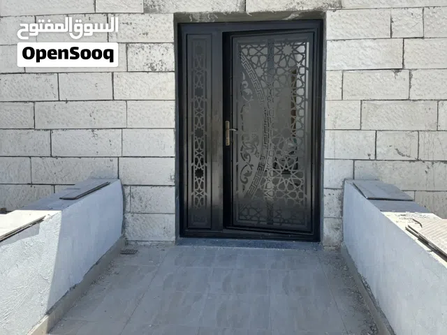 141 m2 3 Bedrooms Apartments for Sale in Salt Al Manshiyyeh