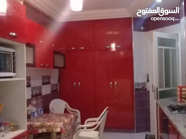 منزل يتكون من 3 طوابق