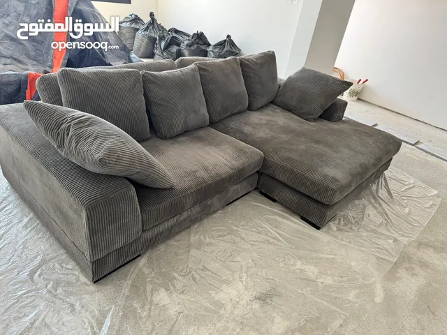 غنفة مخمل شانيل 270cm x 170cm x 53cm (السعر قابل للمفاوضة) * للاستفسار: واتساب على الرقم الهاتف