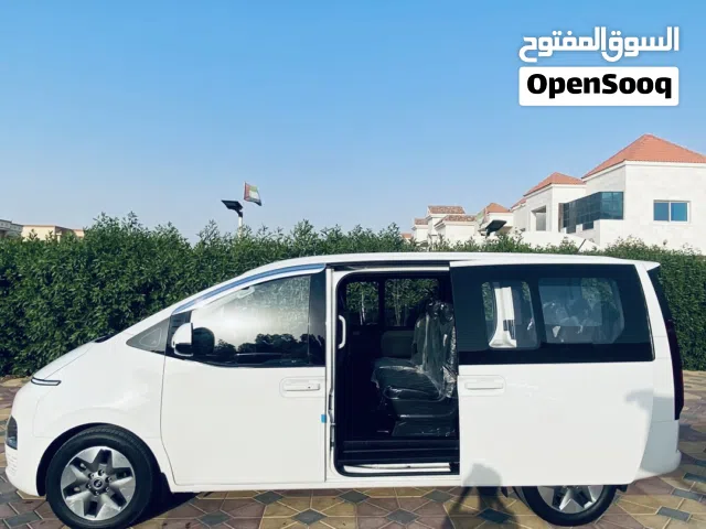 2025 Hyundai Staria