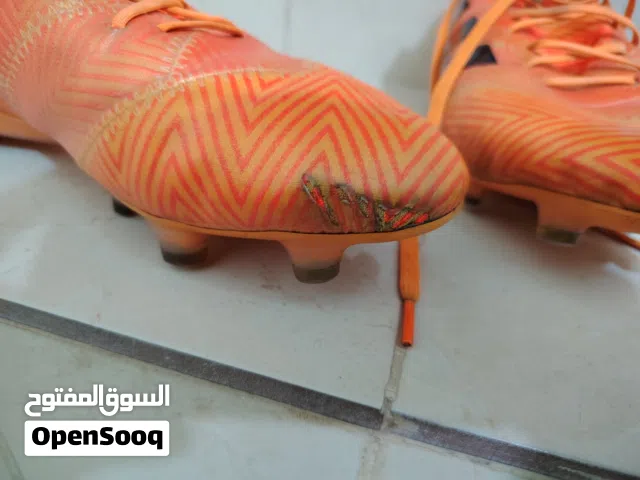 احذيه أوروبية إليه نفسه 42