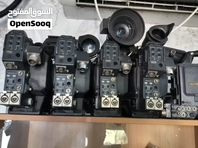 كاميرات وعدسات