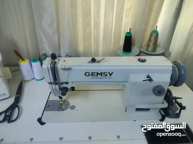 ماكنة خياطه جمسي صناعي نضيفه جداا استعمال قليل منزلي