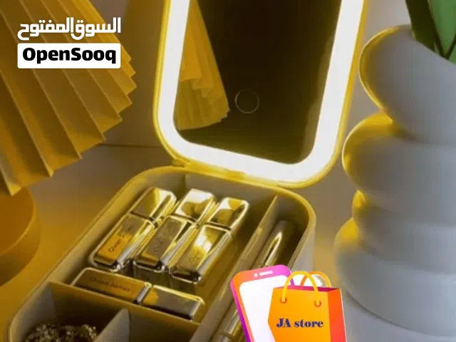 حافظة مكياج مزودة بمرآة LED وإضاءة مدمجة – قابلة للشحن