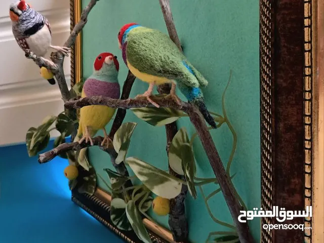 لوحة فنية يدوية بتصميم طيور واقعي
