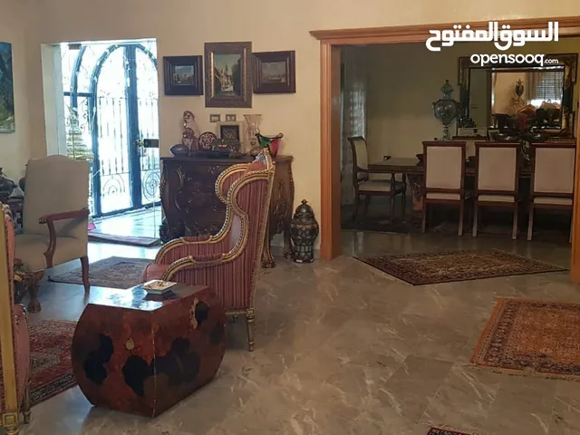370 m2 5 Bedrooms Villa for Sale in Amman Deir Ghbar