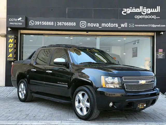 2010 chevrolet avalanche LTZ V8 Bahraini car