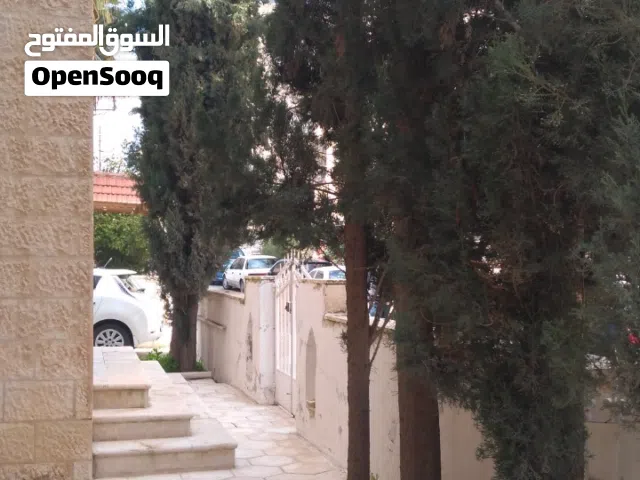 525 m2 4 Bedrooms Villa for Sale in Amman Daheit Al Rasheed