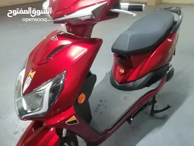 دراجة كهربائية بحالة ممتازة للبيع مع خوذة جديدة مجانية في بيروت