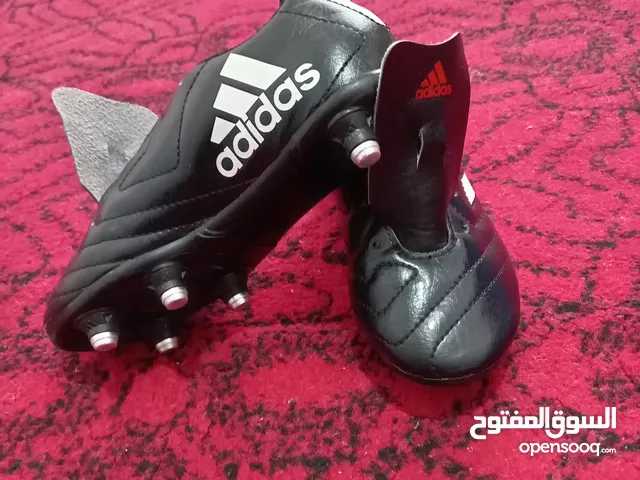 بوت ولاده ماركه أديداس نظيف