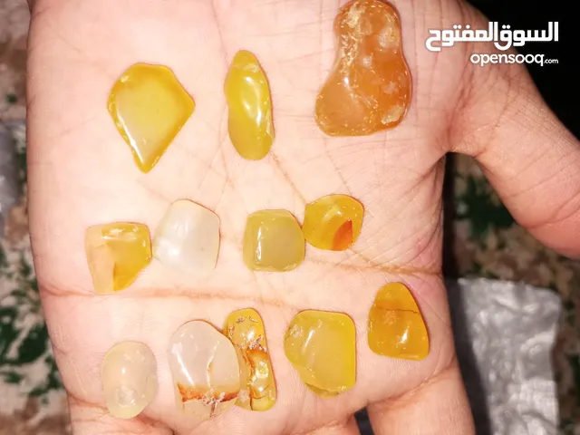احجار عقيق طبيعيه ممتازه الكل عشر ريال