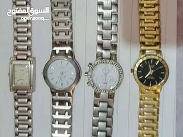 ساعات قديمة عمرها 30 عام