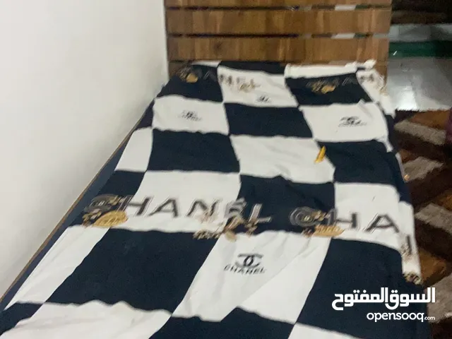 غرفة أطفال مع مكتب