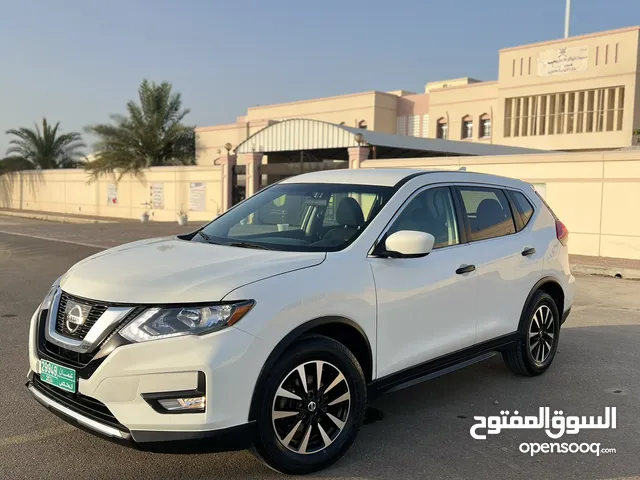 Nissan Rogue 2017 in Al Batinah