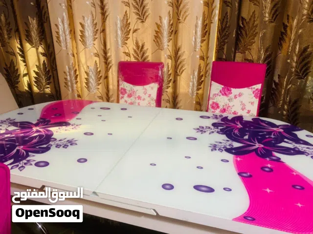 ميز طعام جديد