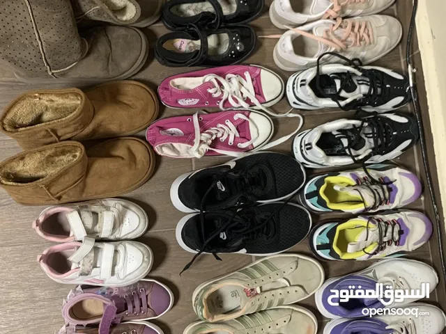 أحذية رياضية ماركات ومقاسات مختلفة - بناتي